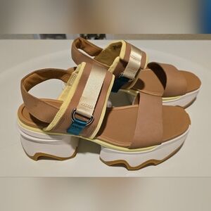 Sorel Kinetic Sandals, Size 9, tan.